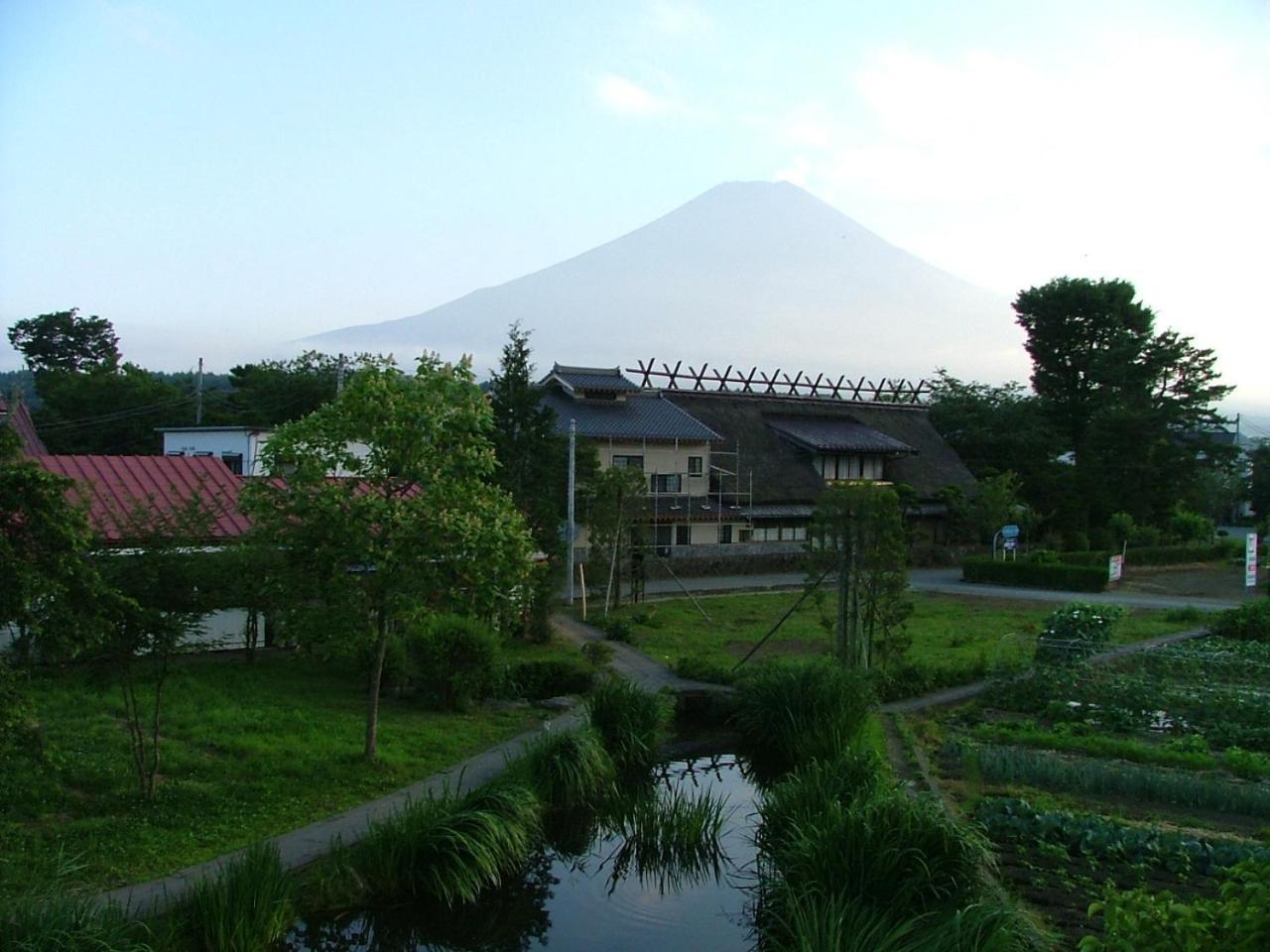 Lake Oshino Luaran gambar