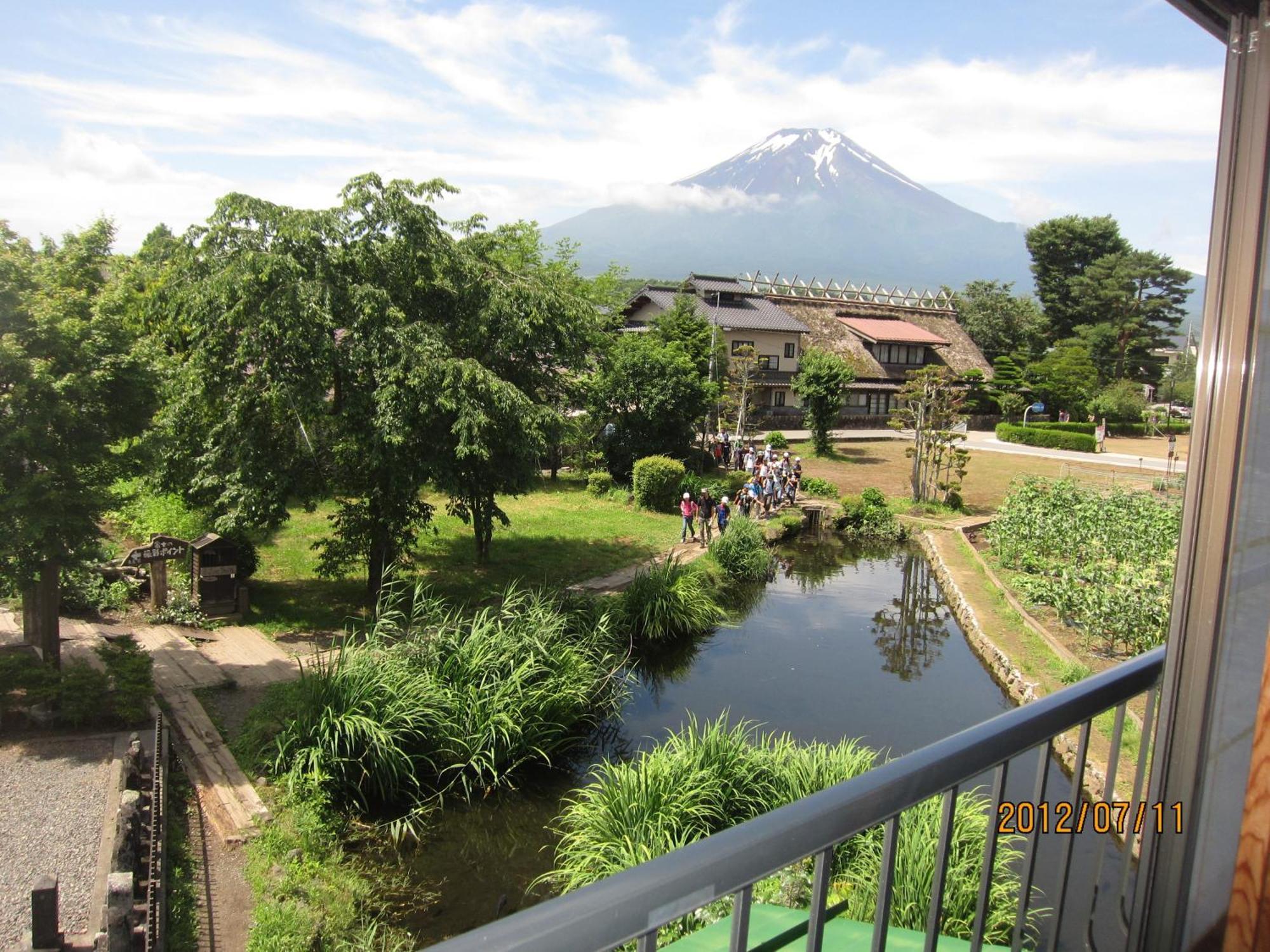 Lake Oshino Luaran gambar
